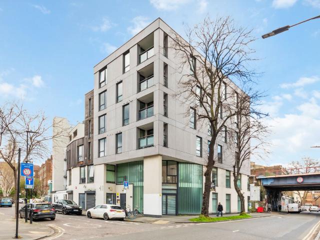 Triangle Road, London E8, 2 bed flat to rent, £2,650 pcm | PrimeLocation