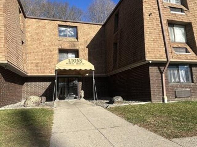 Triangle St Apt B, Danbury, Condo For Sale