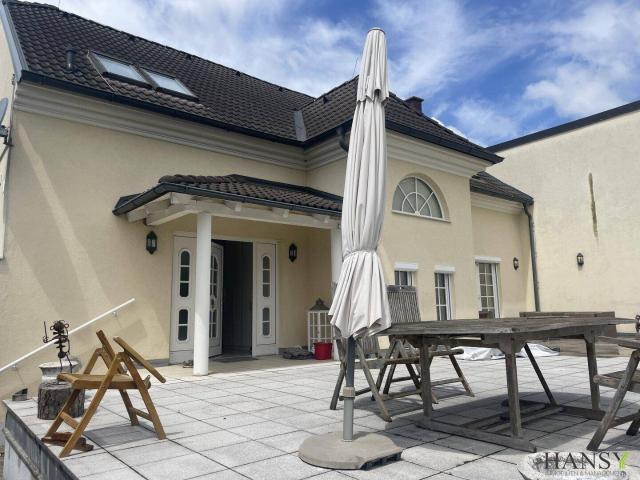 TRIBUSWINKEL Modernisierte Villa mit Garten, Terrasse & Garage