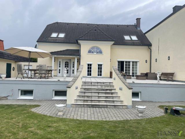 TRIBUSWINKEL: Repräsentative Stilvilla: 5 Zimmer, Garten, Terrasse Ihr Traumhaus wartet!