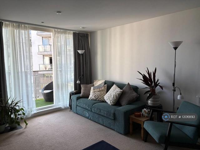 Trico House, Brentford, TW8 2 bed flat to rent £2,250 pcm £519 pw