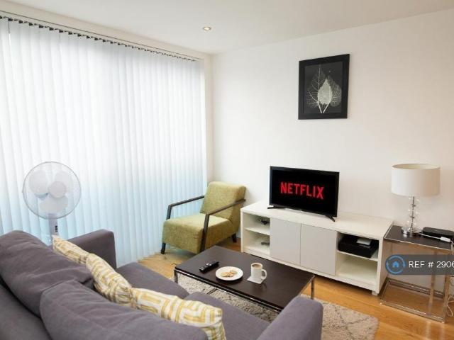 Trident House, Hayes, UB3 Studio to rent £1,425 pcm £329 pw