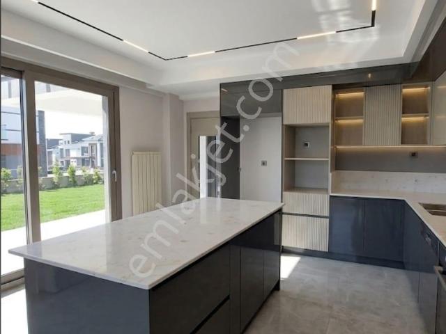 Tried Becen De 5+1 Kiralık Villa