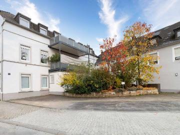 Trier Euren: Hochwertig sanierte Dachgeschosswohnung in gefragter Lage!