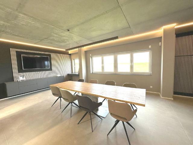 Trierweiler: Attraktive Gewerbehalle mit moderner Ausstattungsqualität und großzügigen Flächen