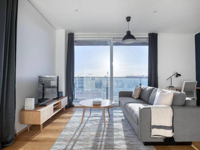 Triiiple Tower, zentral mit Grünblick direkt an Ubahn & Donau, Rooftop Pool, Concierge vieles mehr VIE350