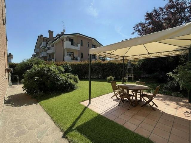 Trilocale con giardino a Caronno Pertusella