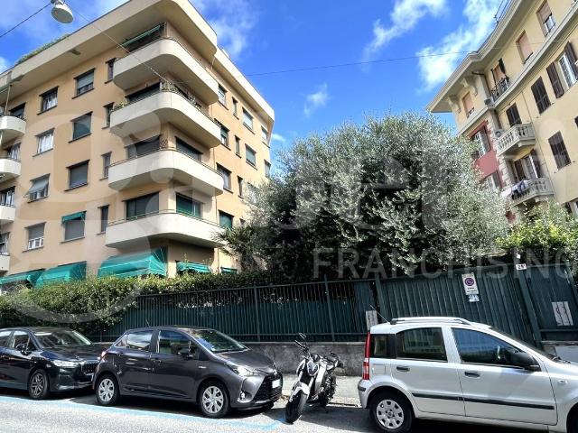 Trilocale con giardino a Genova