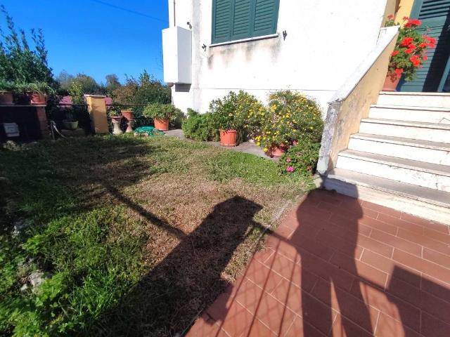 Trilocale con giardino a Seravezza