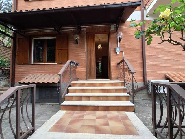 Trilocale con giardino in via orsa maggiore 58, Rignano Flaminio