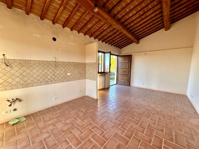 Trilocale con terrazzo, Monteroni d'Arbia ville di corsano
