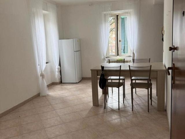 Trilocale con terrazzo a Cantello