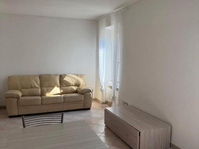 Trilocale con terrazzo a Cantello