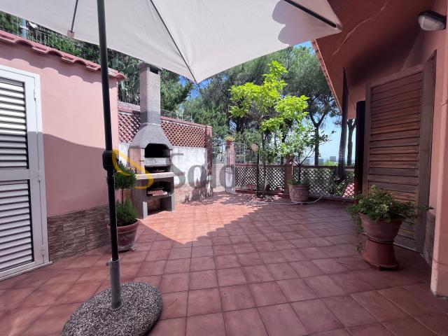 Trilocale con terrazzo a Stalettì