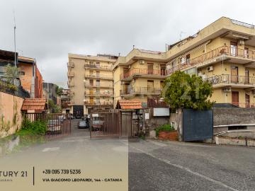 Trilocale con terrazzo in via caduti del lavoro 2, Gravina di Catania