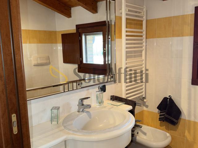 Trilocale con terrazzo in via don pino ballabio 154, Caronno Pertusella