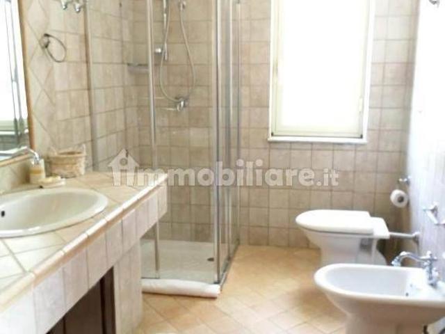 Trilocale contrada stretto, Montallegro