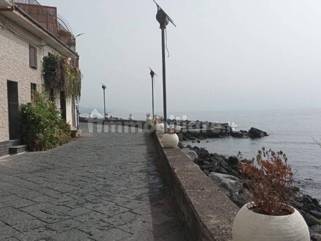 Trilocale corso Italia 100, Centro, Riposto