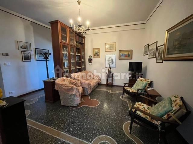 Trilocale corso Italia 37, Centro, Noli
