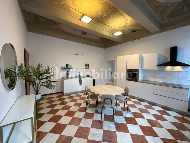 Trilocale corso Umberto I, Centro, Mantova