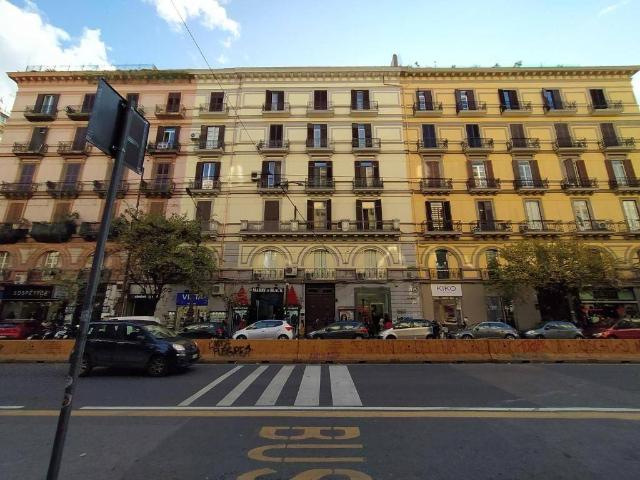 Trilocale corso Umberto I 58, Centro Storico, Napoli