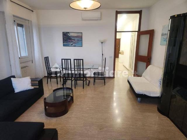 Trilocale corso Valparaiso 140, Centro, Chiavari