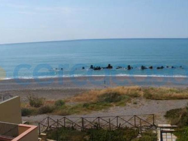 Trilocale climatizzato con ampio terrazzo in affitto a Capo D'Orlando spiaggia a 30 m
