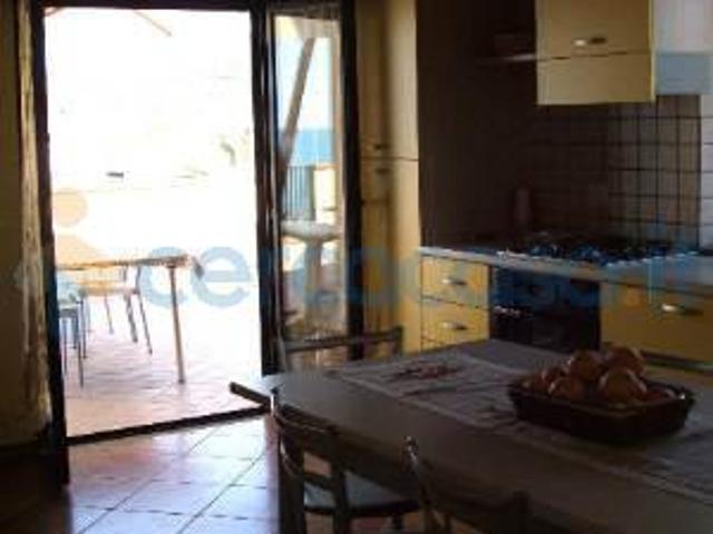 Trilocale climatizzato con ampio terrazzo in affitto a Capo D'Orlando spiaggia a 30 m