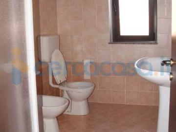 Trilocale climatizzato con ampio terrazzo in affitto a Capo D'Orlando spiaggia a 30 m