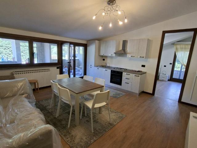 TRILOCALE ARREDATO CON TERRAZZO, IN VILLA INDIPEDENDENTE
