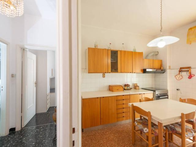 Trilocale arredato con terrazzo sovrastante