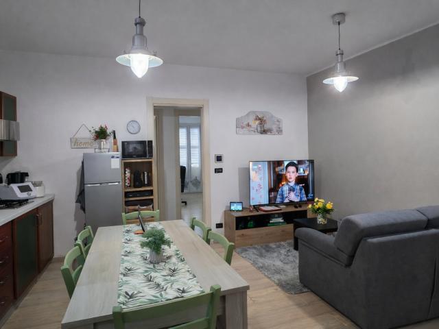 trilocale arredato con terrazzo