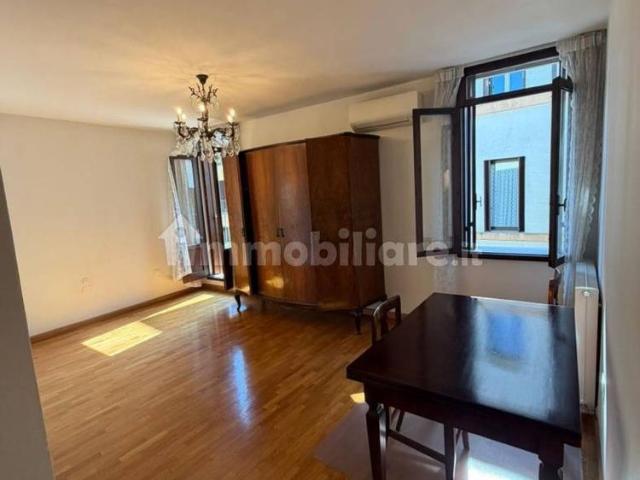 Trilocale buono stato, secondo piano, Centro Storico, Vicenza