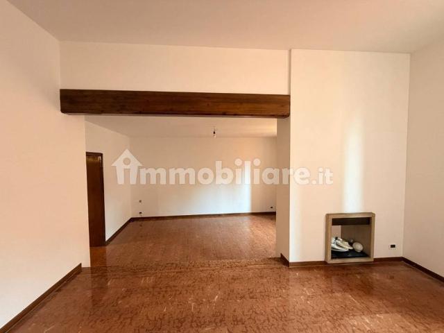 Trilocale buono stato, secondo piano, Centro Storico, Bologna