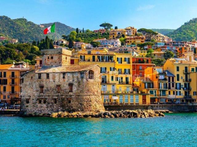 Trilocale buono stato, secondo piano, Parco Casale Castello dei Sogni, Rapallo