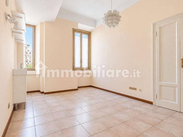 Trilocale buono stato, secondo piano, Plebisciti Susa, Milano