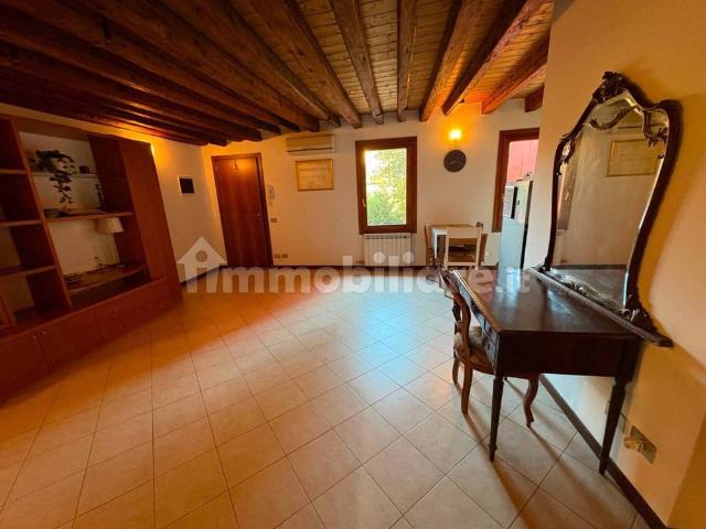 Trilocale buono stato, secondo piano, San Polo, Venezia