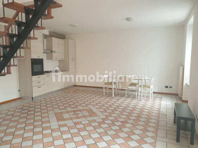 Trilocale buono stato, piano terra, Centro, Somma Lombardo