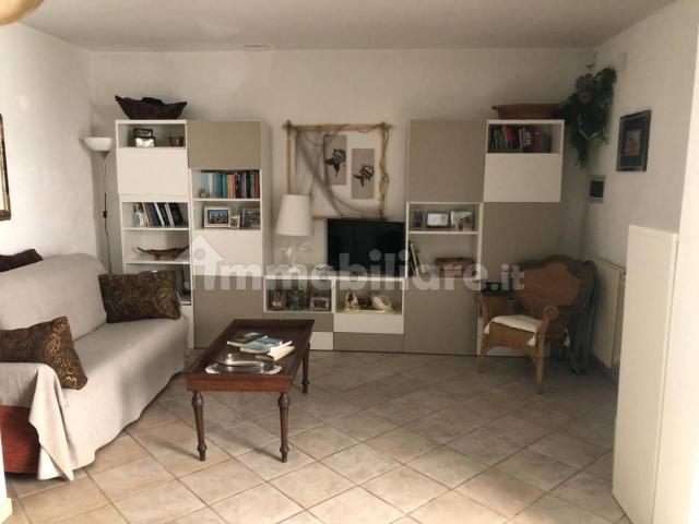 Trilocale buono stato, piano terra, Lido di Camaiore, Camaiore