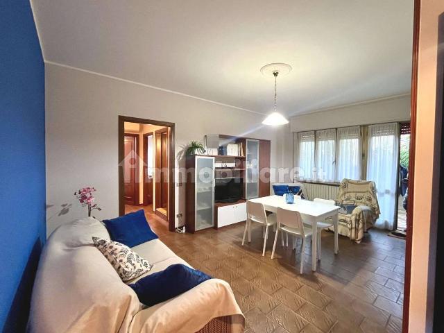 Trilocale buono stato, piano terra, Marina di Massa Centro, Massa