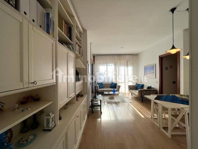 Trilocale buono stato, primo piano, Marina di Massa Centro, Massa