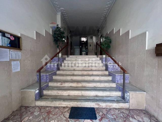 Trilocale buono stato, quarto piano, Portici