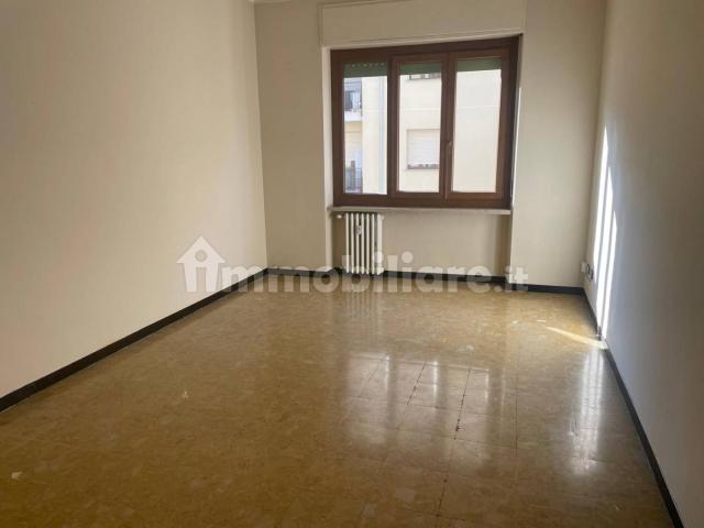 Trilocale buono stato, quinto piano, Borgo Rovereto Piscina, Alessandria