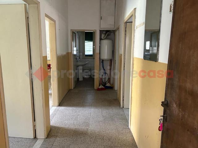 Trilocale da ristrutturare a Camporgiano