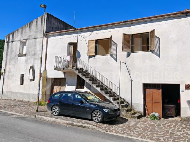 Trilocale da ristrutturare a Sesto Campano