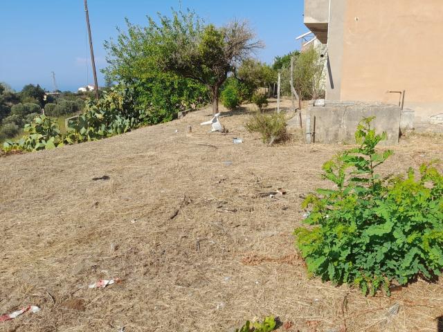 Trilocale da ristrutturare in trizzino, Reggio Calabria