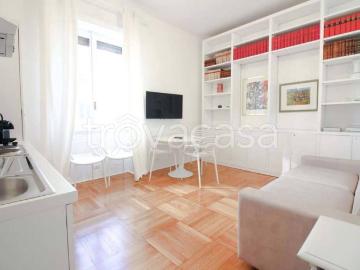 Trilocale in affitto a Milano via Carlo Giuseppe Merlo, Borgogna Largo Augusto