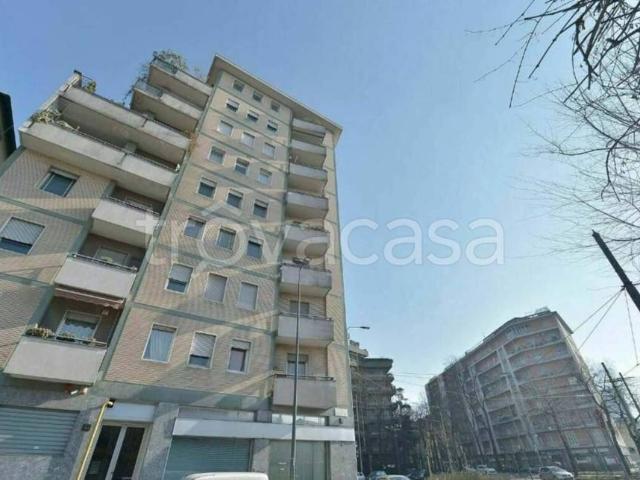 Trilocale in affitto a Milano via Abbadesse, Zara