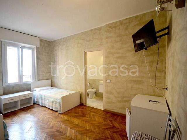 Trilocale in affitto a Milano via Bordighera, Famagosta