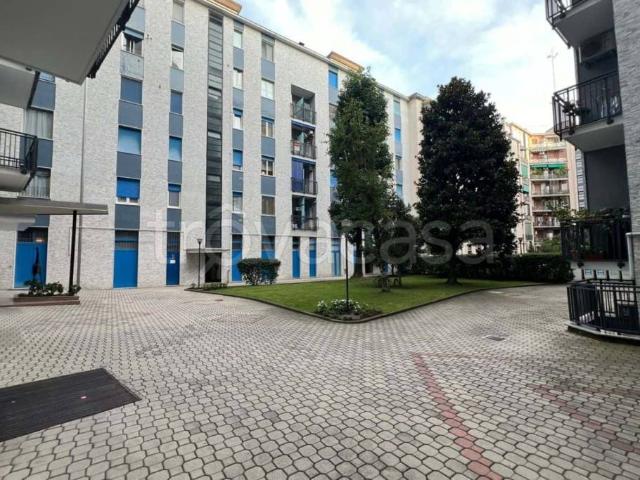 Trilocale in affitto a Milano via Breno, Lodi Brenta
